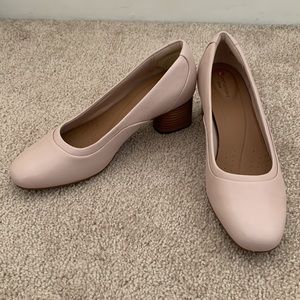 Unstructured Clarks Nude Leather Heels